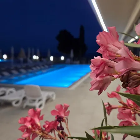 Sea View -10 Min To - Pool -garage Incl Апартамент