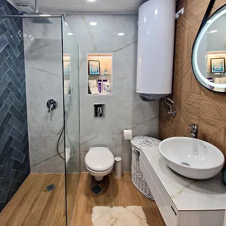 Sea View -10 Min To -weekend Access -fast Wi-fi